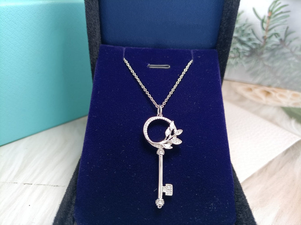 TIFFANY MINI KEY OLIVE LEAF NECKLACE DIAMOND