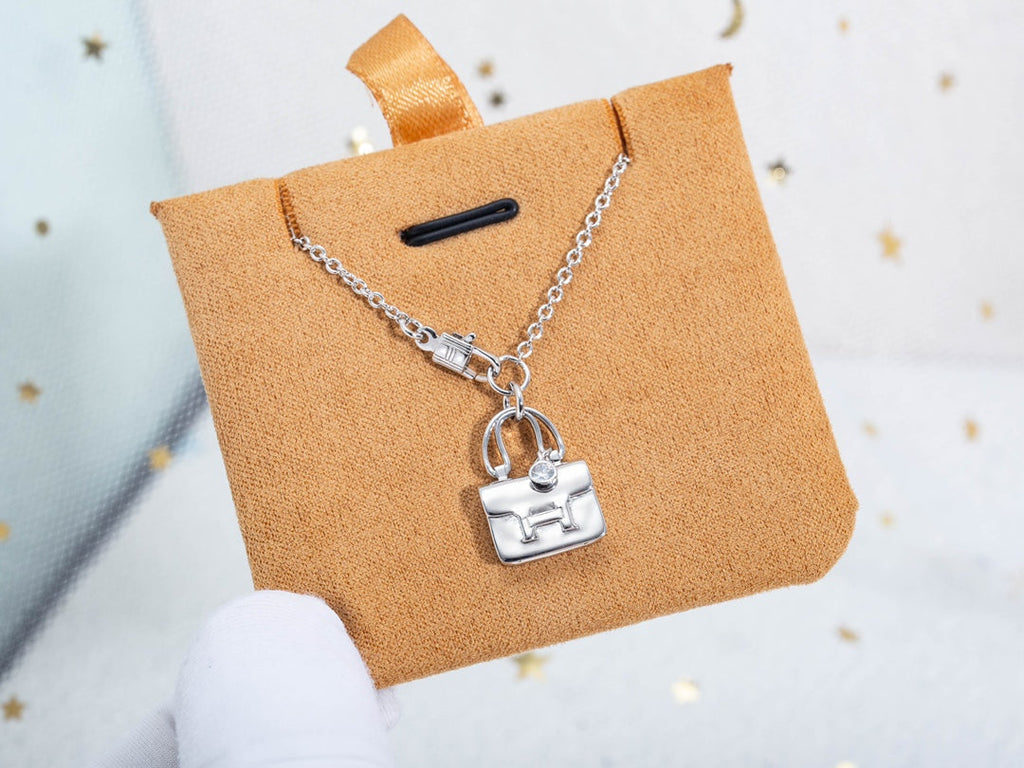 HERMES AMULETTE CONSTANCE PEDANT SILVER NECKLACE