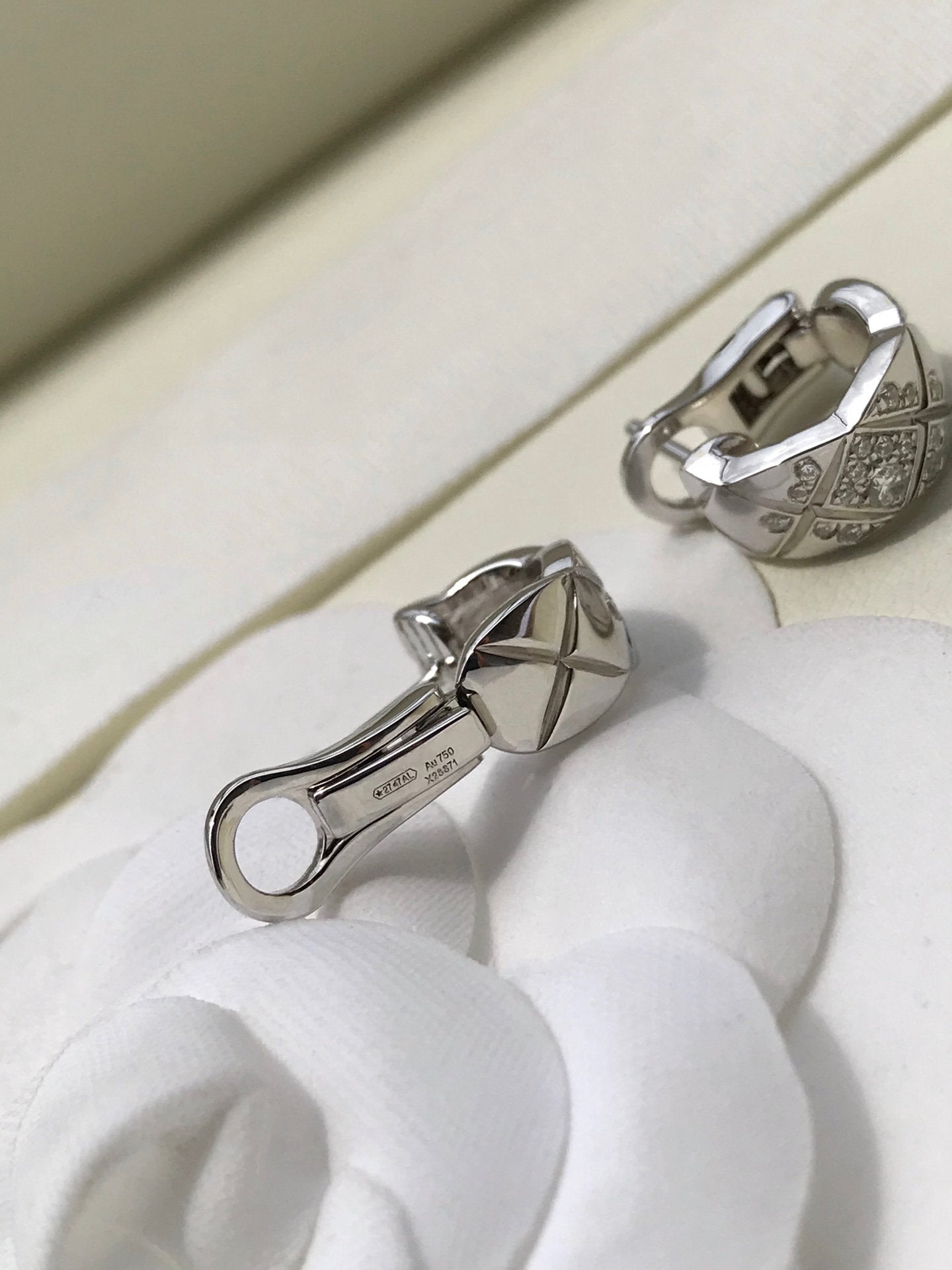Chanel Crush Diamond Silver Earrings