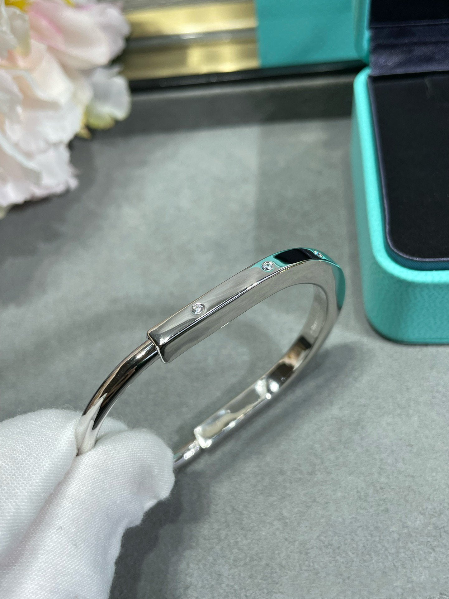 TIFFANY LOCK BRACELET 8 DIAMOND