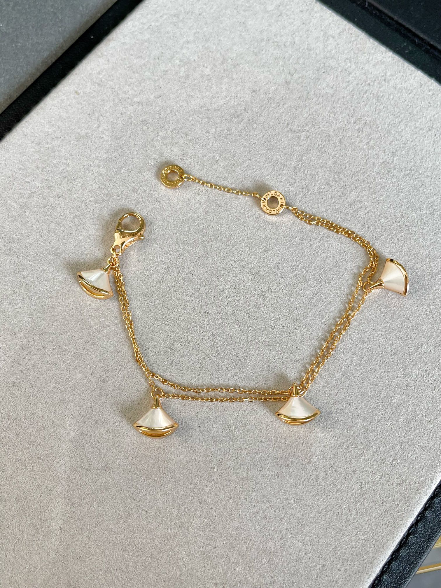BVLGARI BVL 4 MOTIF GOLD DIVA DREAM BRACELET