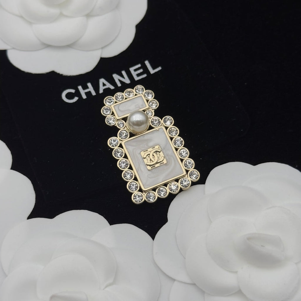 Chanel Brooch Gold 174157