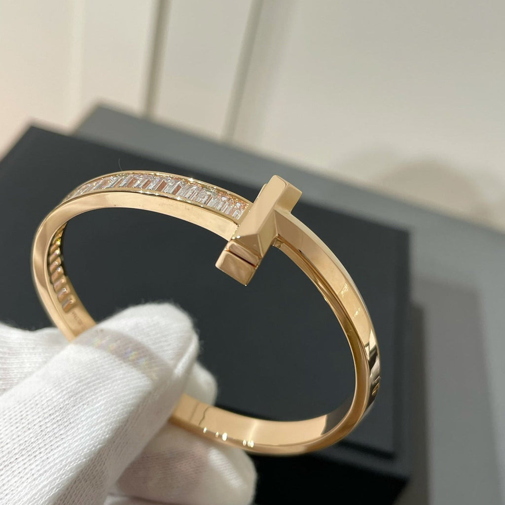 TIFFANY WIDE HINGED BANGLE PINK GOLD WITH BAGUETTE DIAMONDS