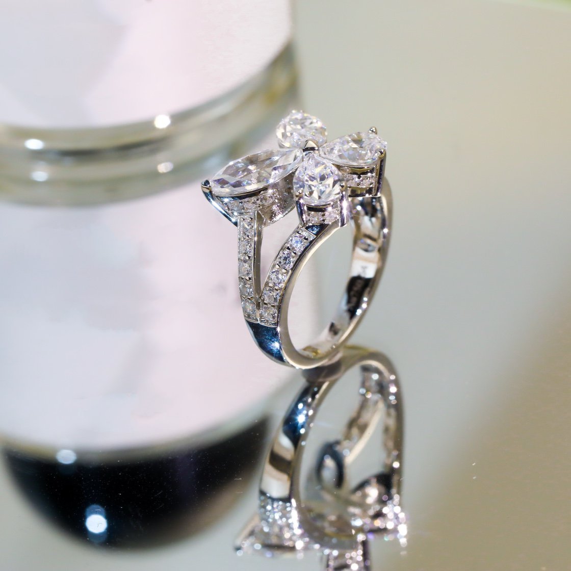 GRAFF BUTTERFLY CLASSIC SILVER DIAMOND RING