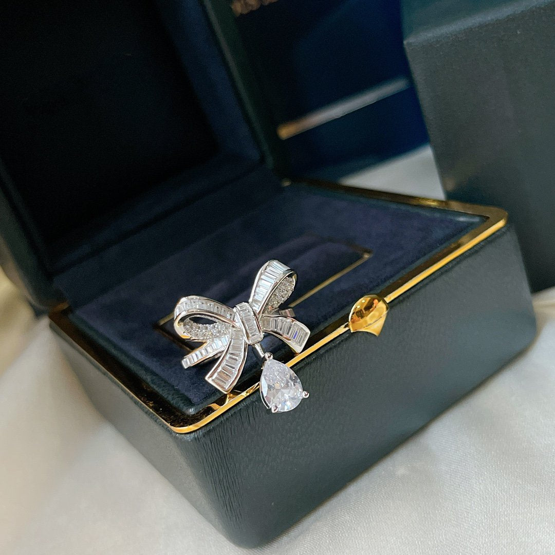 GRAFF TILDAS BOW BAGUETTE CUT SILVER DIAMOND DROP RING