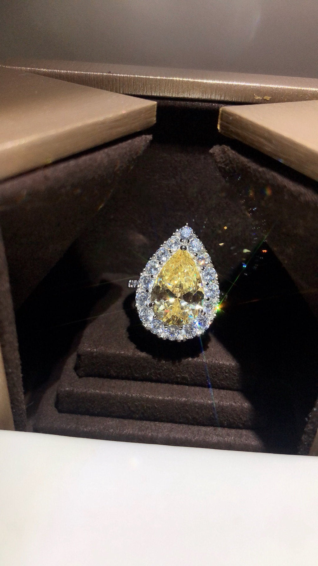 GRAFF CONSTELLATION PEAR SHAPE YELLOW SILVER DIAMOND RING
