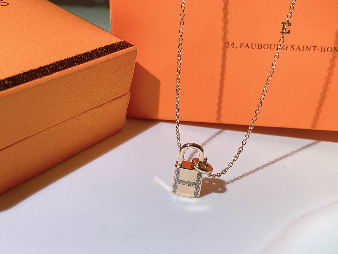 HERMES HM ADVANCED NICHE LOCK HEAD NECKLACE DIAMONDS