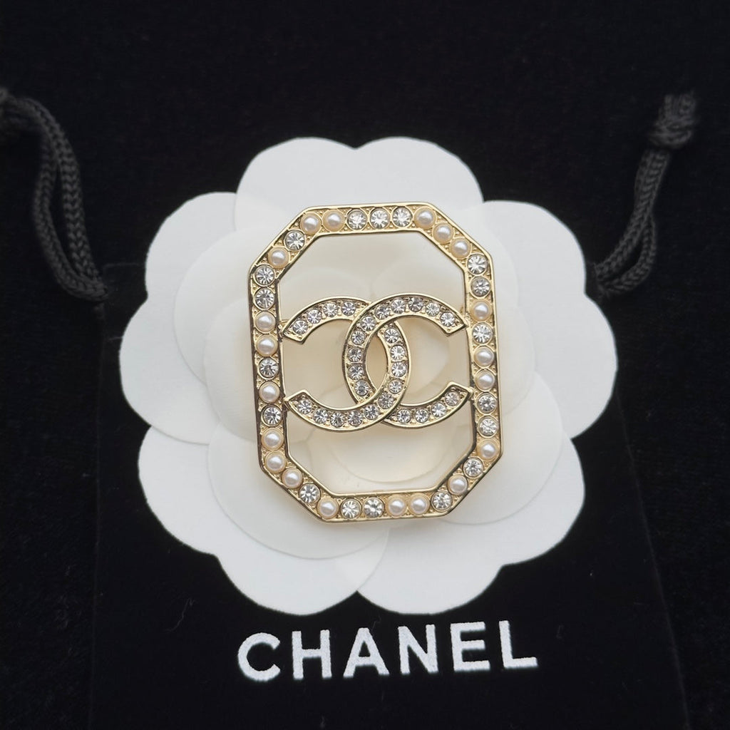 Chanel Brooch Gold 183383