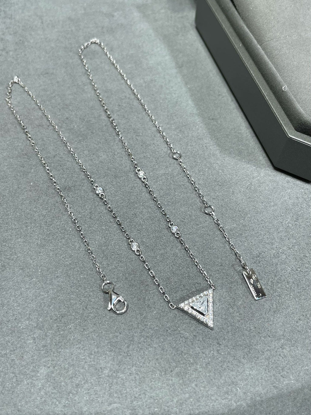 MESSIKA MESSIK TRIANGLE DIAMOND SILVER NECKLACE